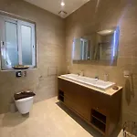 Luxurious 3 Bedroom With Pool *
