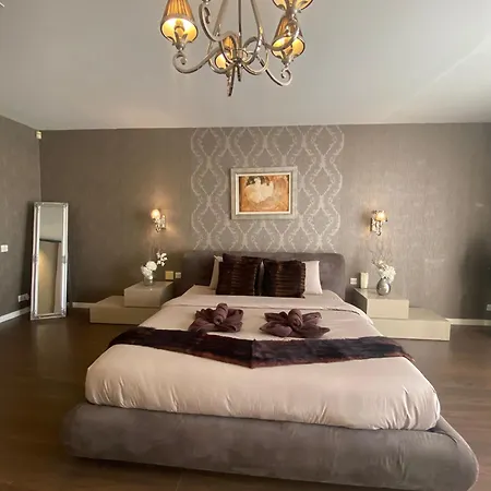 Luxurious 3 Bedroom With Pool 아파트