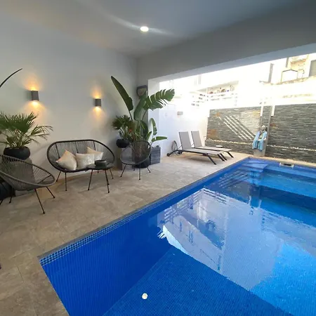 Luxurious 3 Bedroom With Pool