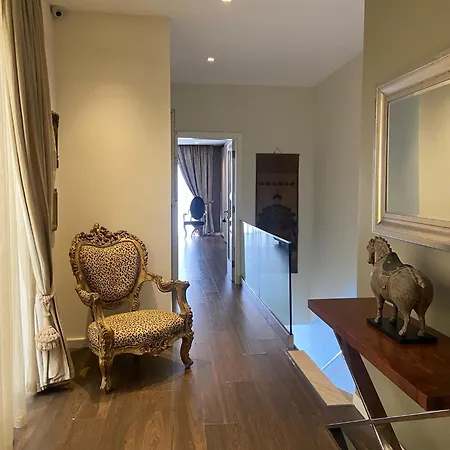 Luxurious 3 Bedroom With Pool Apartment *