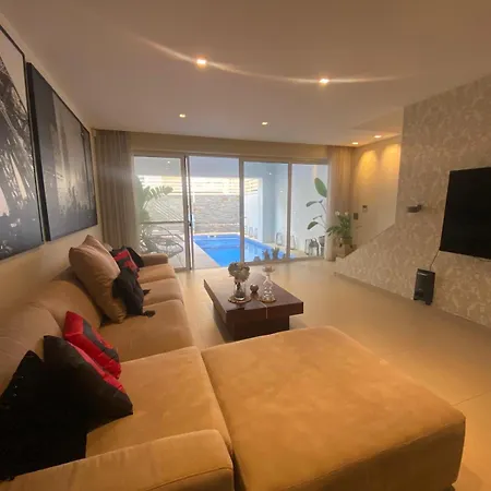 Luxurious 3 Bedroom With Pool *